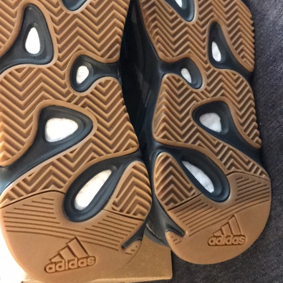 Yeezy Boost 700 V2 Geode - Picture 5 of 7